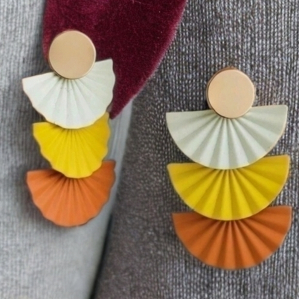 MODCLOTH RETRO TIERED FAN EARRINGS